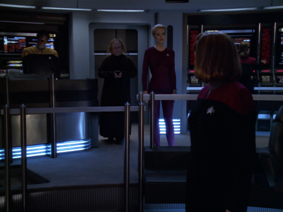 extant_StarTrek_VOY_5x20-ThinkTank_02424.jpg