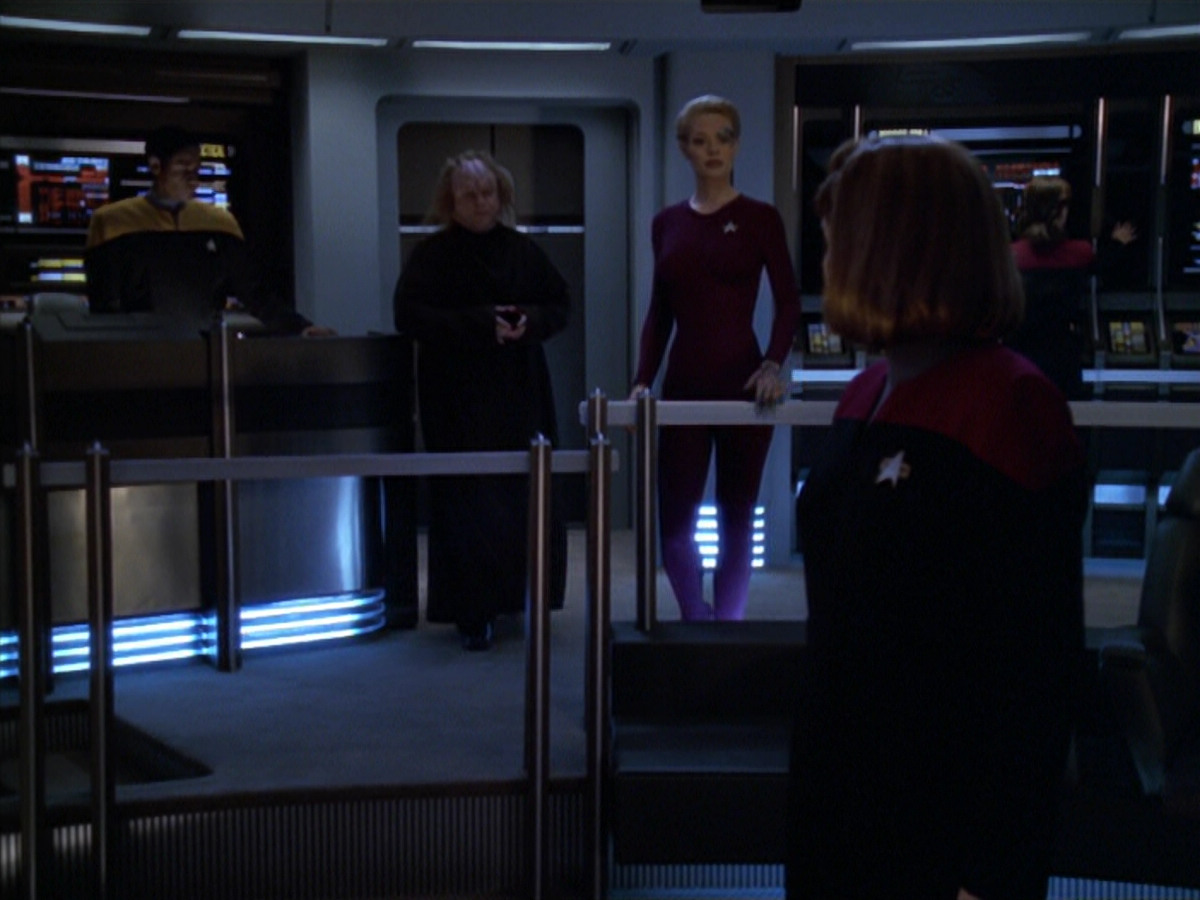 extant_StarTrek_VOY_5x20-ThinkTank_02425.jpg