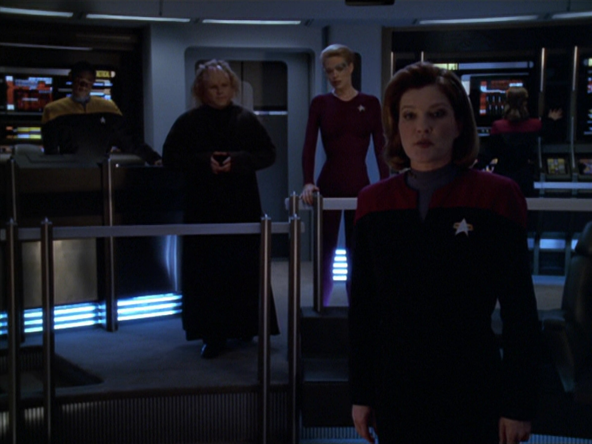 extant_StarTrek_VOY_5x20-ThinkTank_02428.jpg