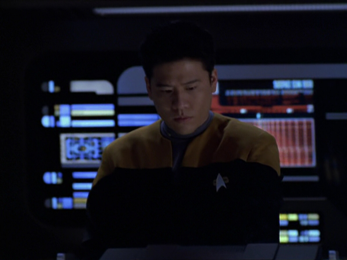 extant_StarTrek_VOY_5x20-ThinkTank_02449.jpg