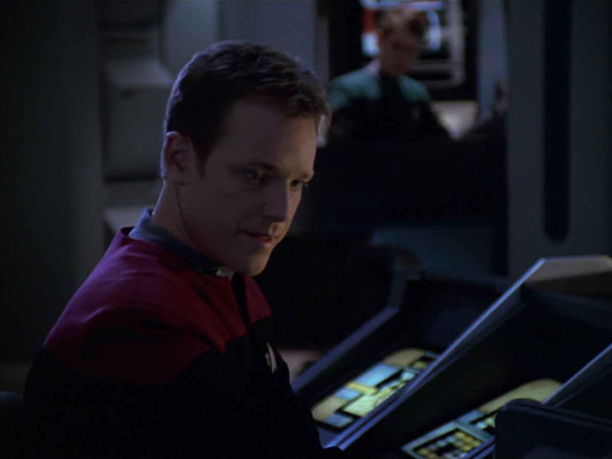 extant_StarTrek_VOY_5x20-ThinkTank_02469.jpg