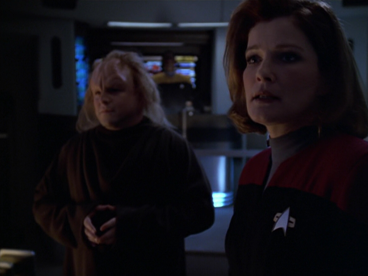 extant_StarTrek_VOY_5x20-ThinkTank_02474.jpg