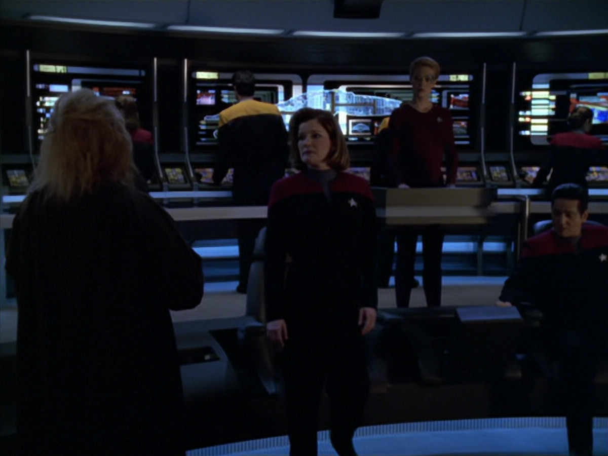 extant_StarTrek_VOY_5x20-ThinkTank_02527.jpg