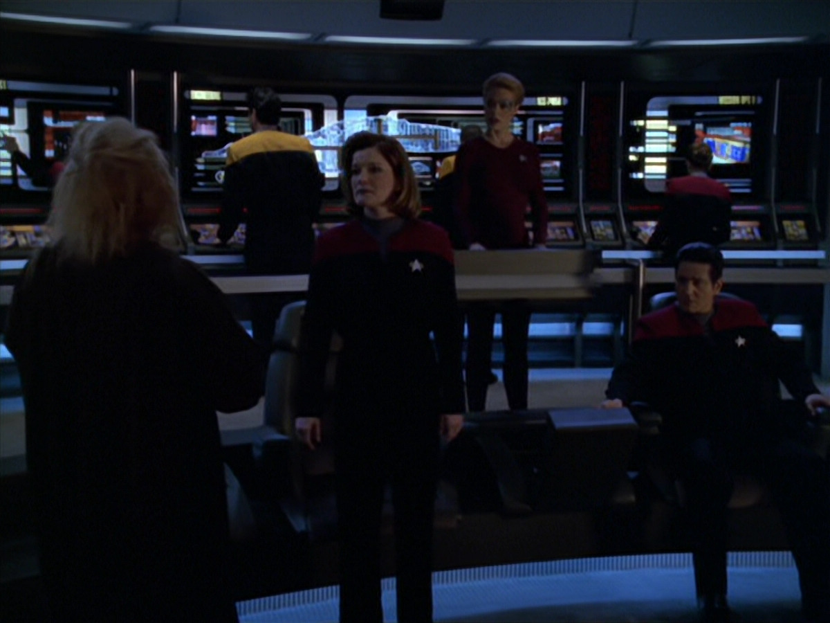extant_StarTrek_VOY_5x20-ThinkTank_02529.jpg