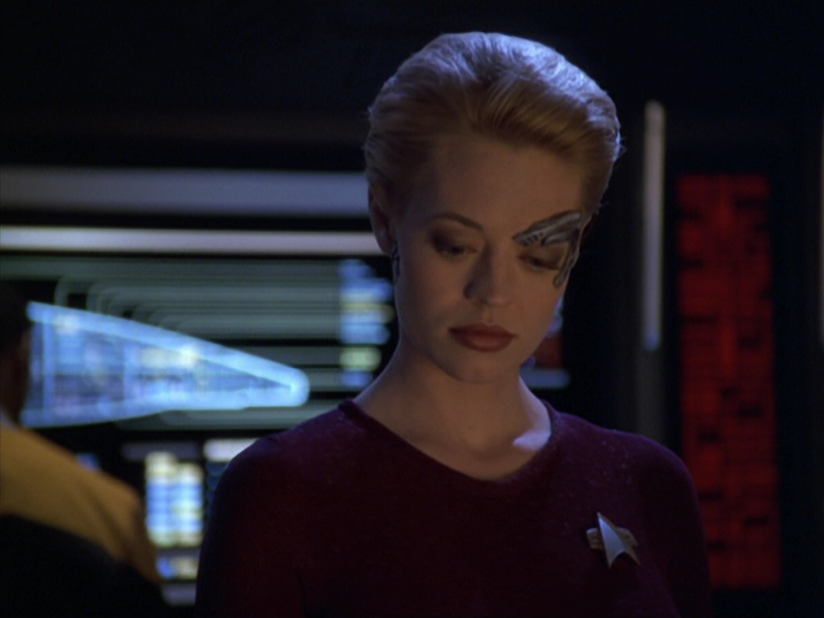 extant_StarTrek_VOY_5x20-ThinkTank_02568.jpg