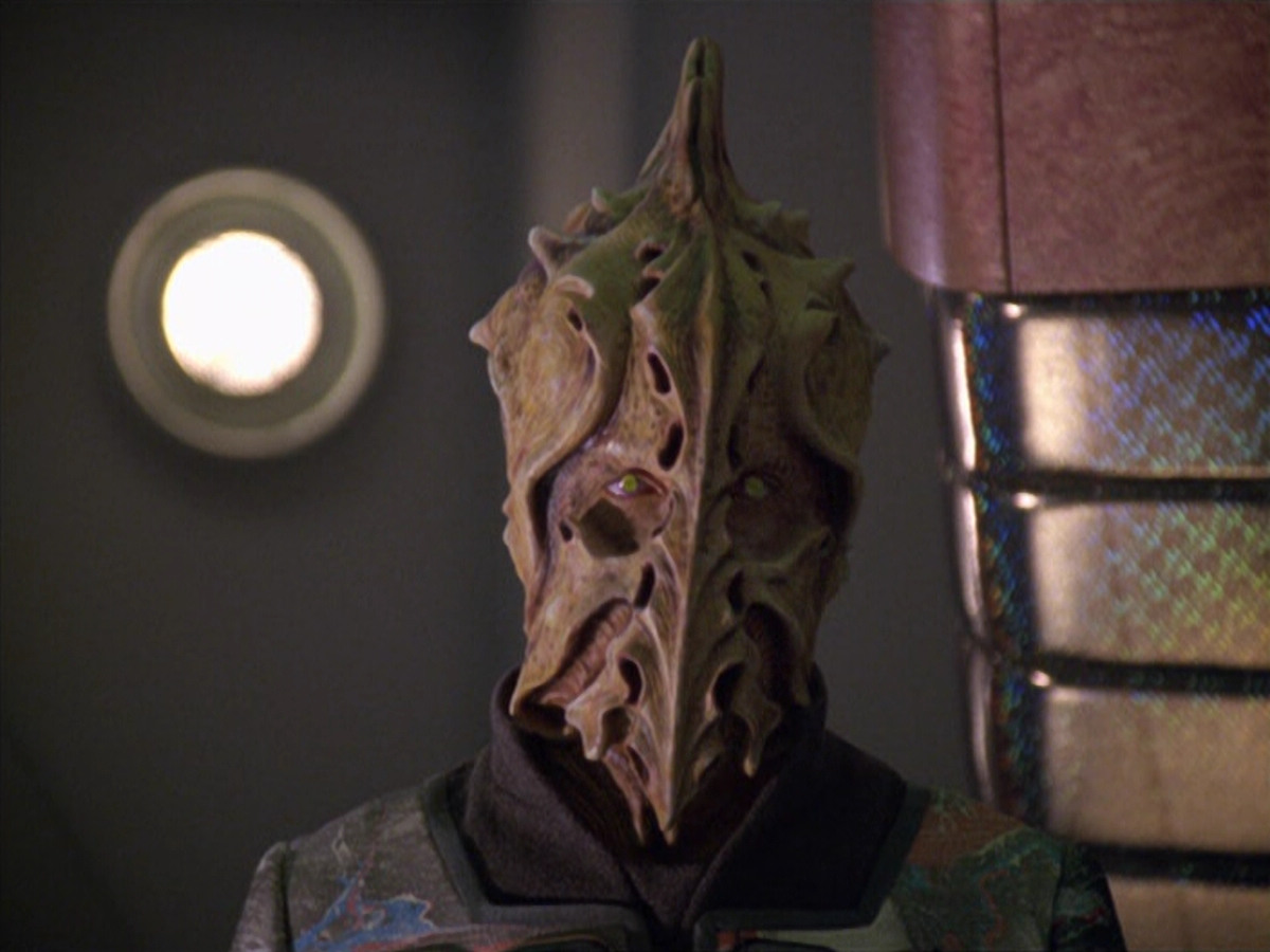 extant_StarTrek_VOY_5x20-ThinkTank_02615.jpg