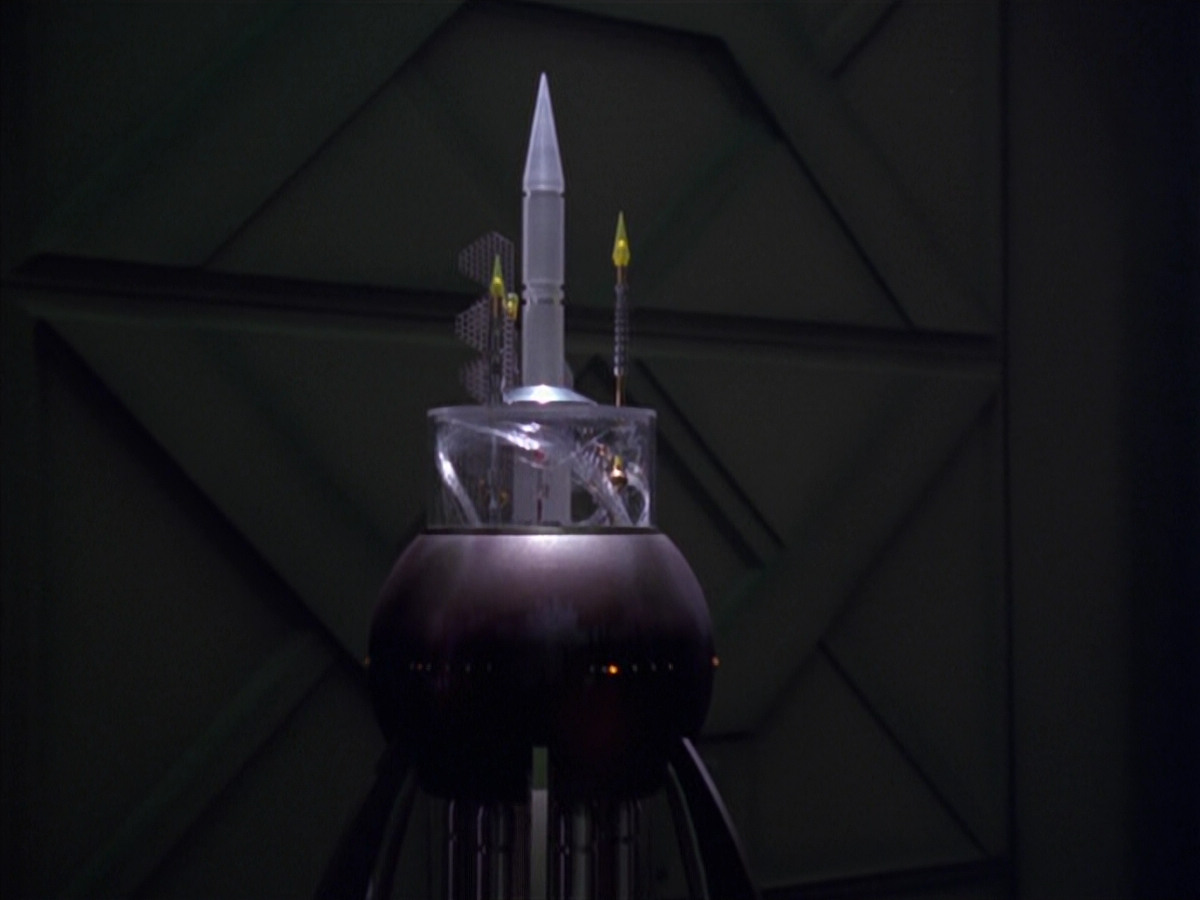 extant_StarTrek_VOY_5x20-ThinkTank_02629.jpg
