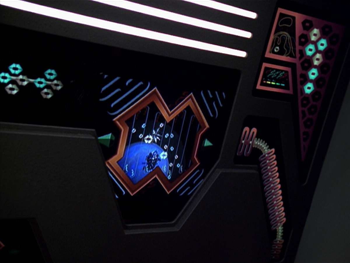 extant_StarTrek_VOY_5x20-ThinkTank_02661.jpg