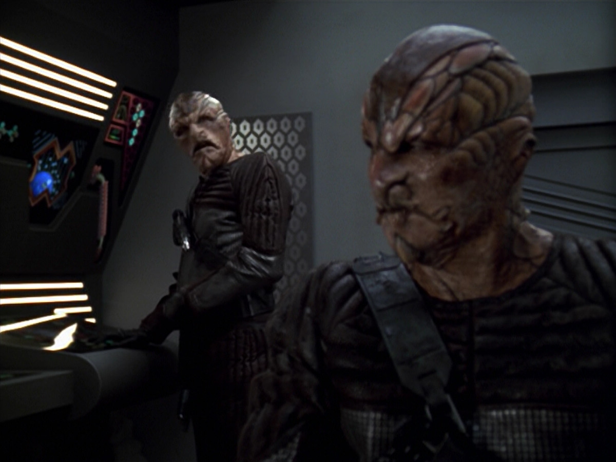 extant_StarTrek_VOY_5x20-ThinkTank_02670.jpg