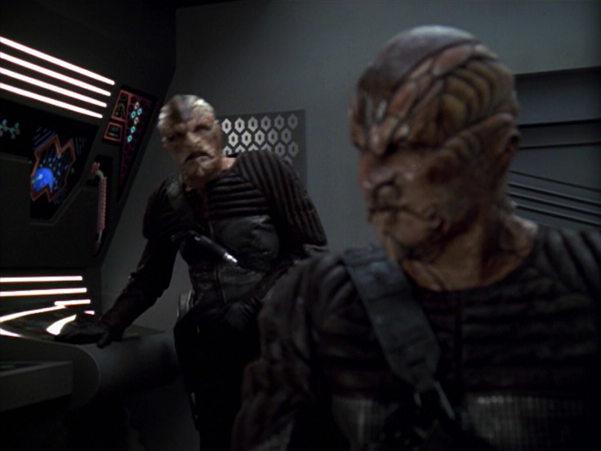 extant_StarTrek_VOY_5x20-ThinkTank_02676.jpg