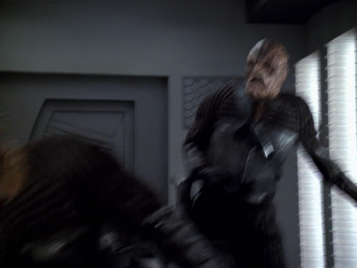 extant_StarTrek_VOY_5x20-ThinkTank_02688.jpg