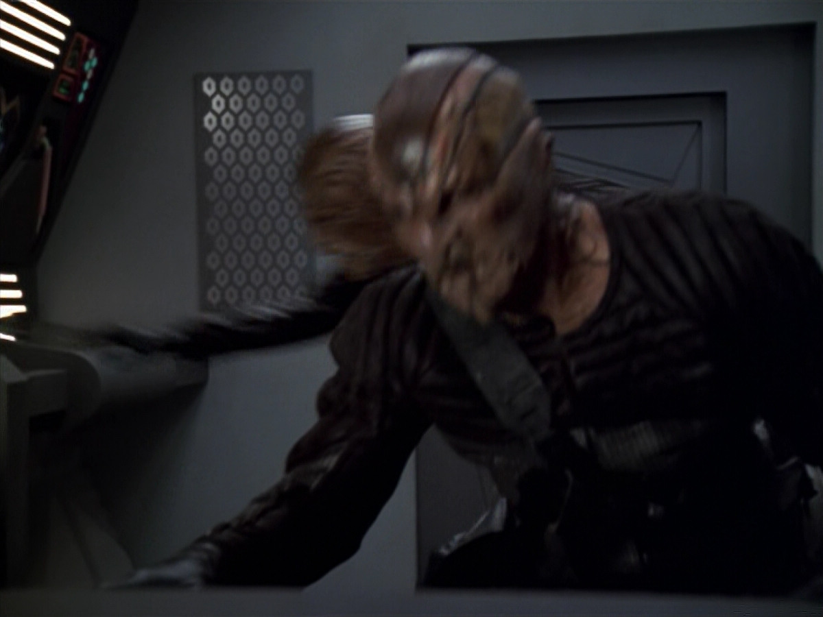 extant_StarTrek_VOY_5x20-ThinkTank_02689.jpg
