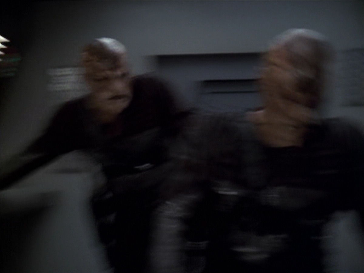 extant_StarTrek_VOY_5x20-ThinkTank_02692.jpg