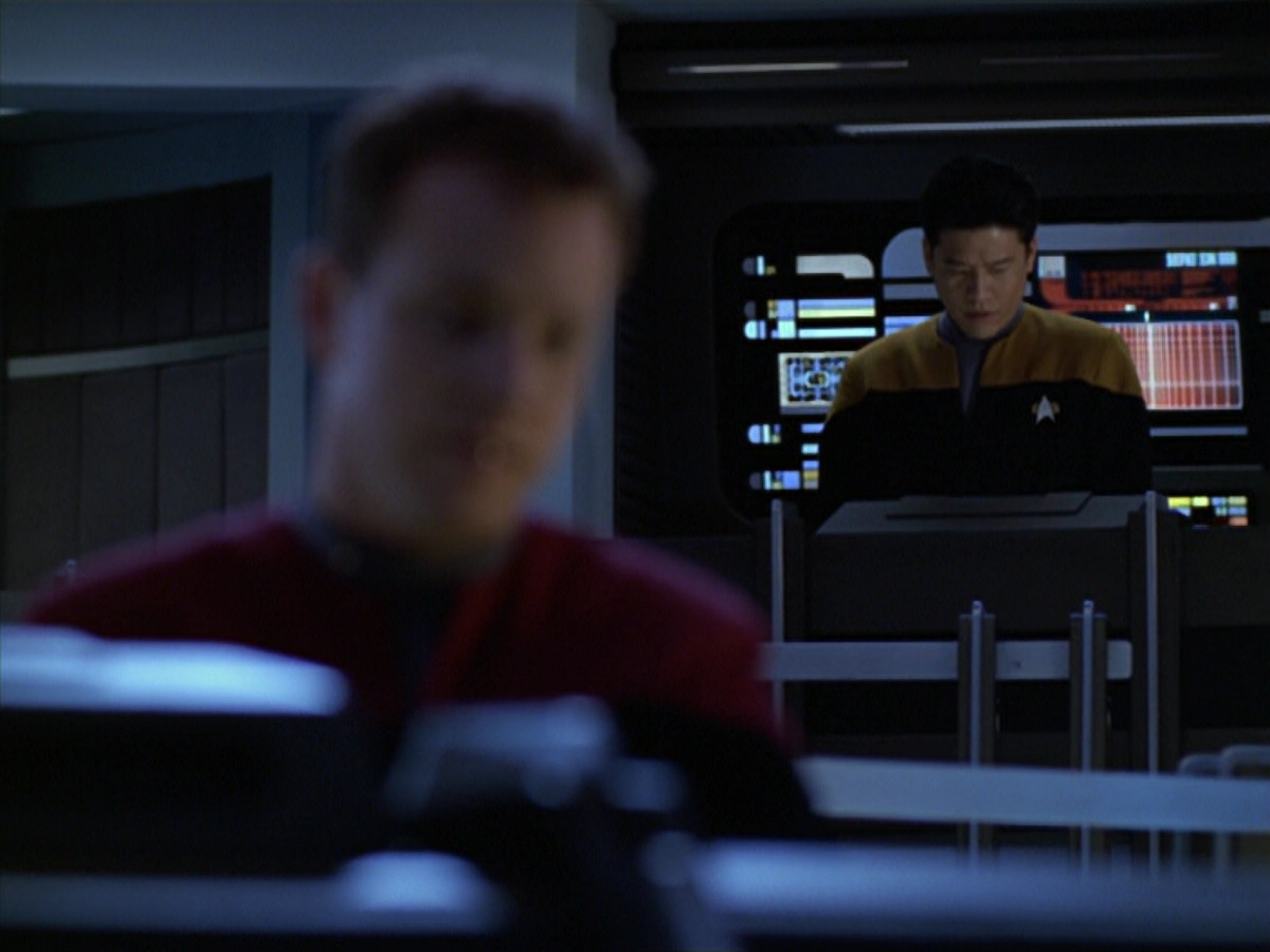 extant_StarTrek_VOY_5x20-ThinkTank_02711.jpg
