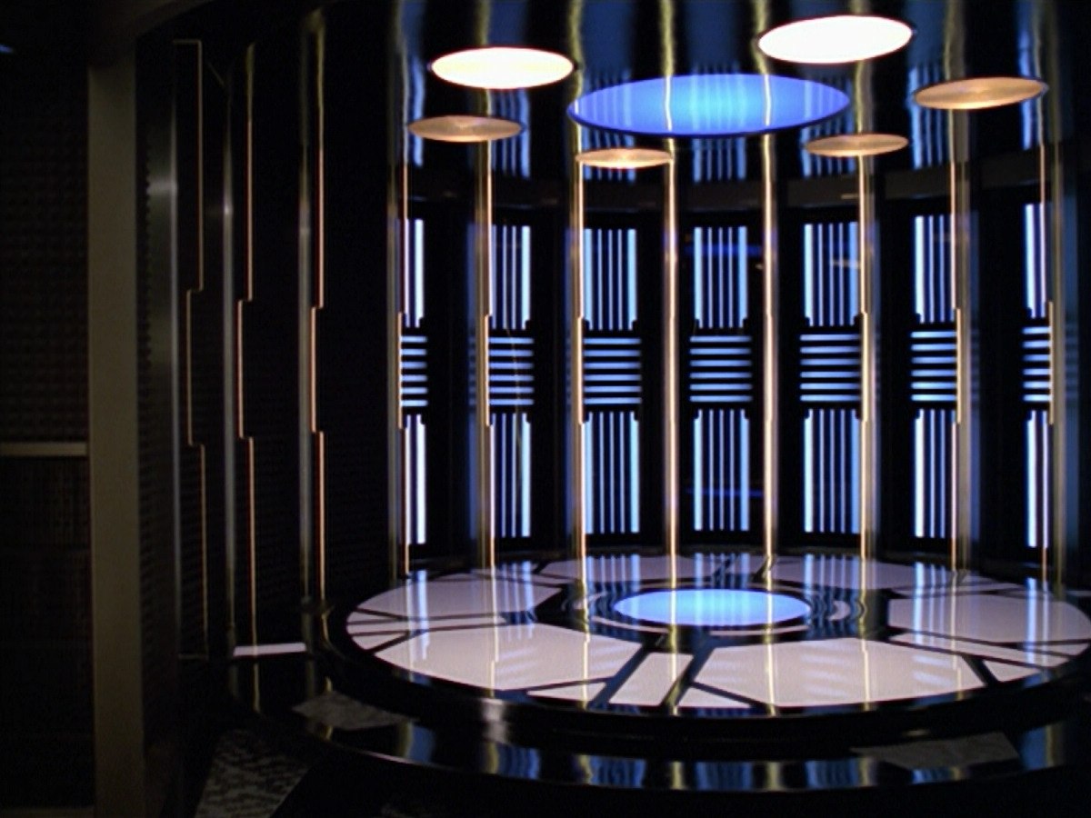 extant_StarTrek_VOY_5x20-ThinkTank_02716.jpg