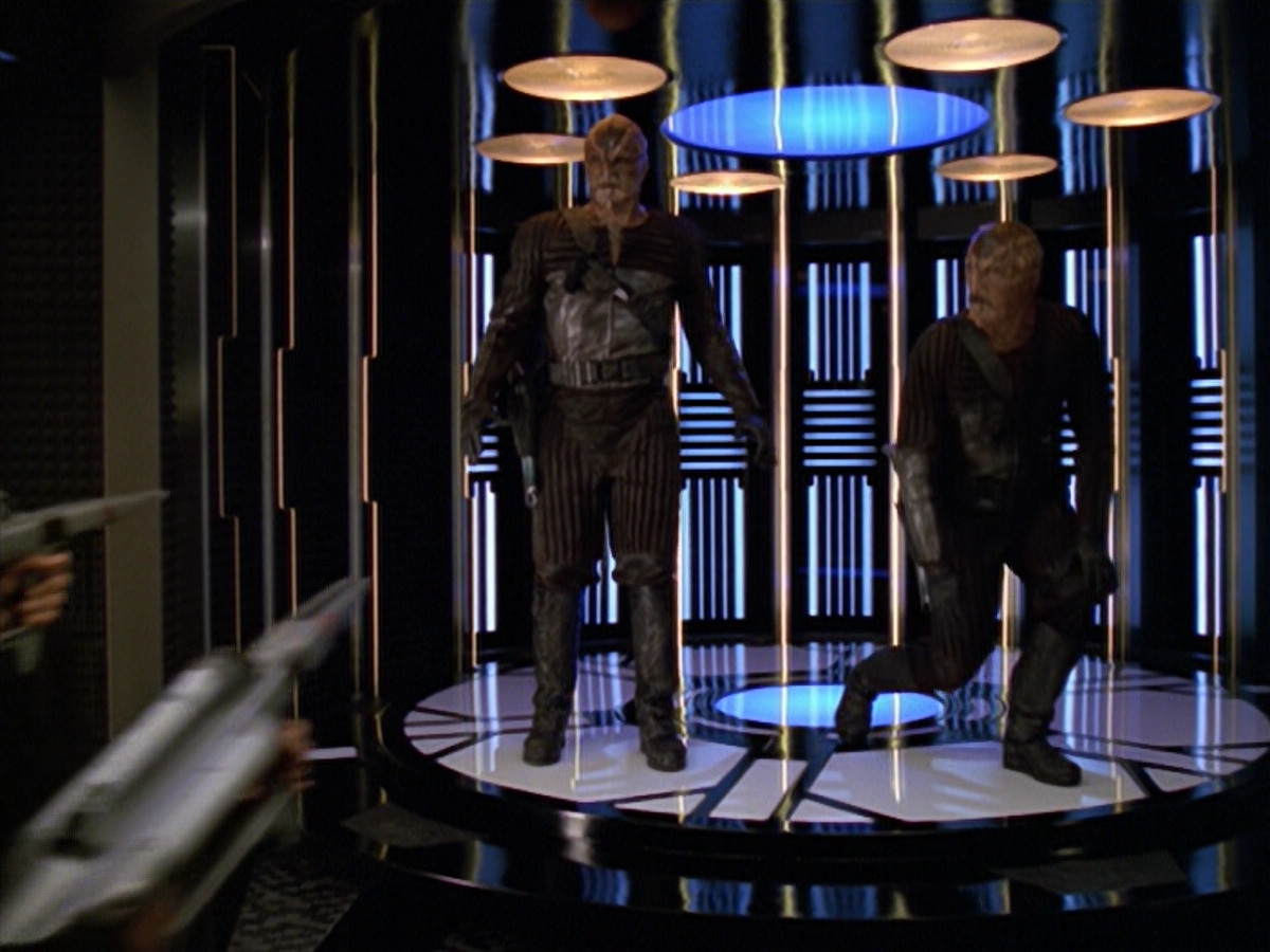 extant_StarTrek_VOY_5x20-ThinkTank_02724.jpg