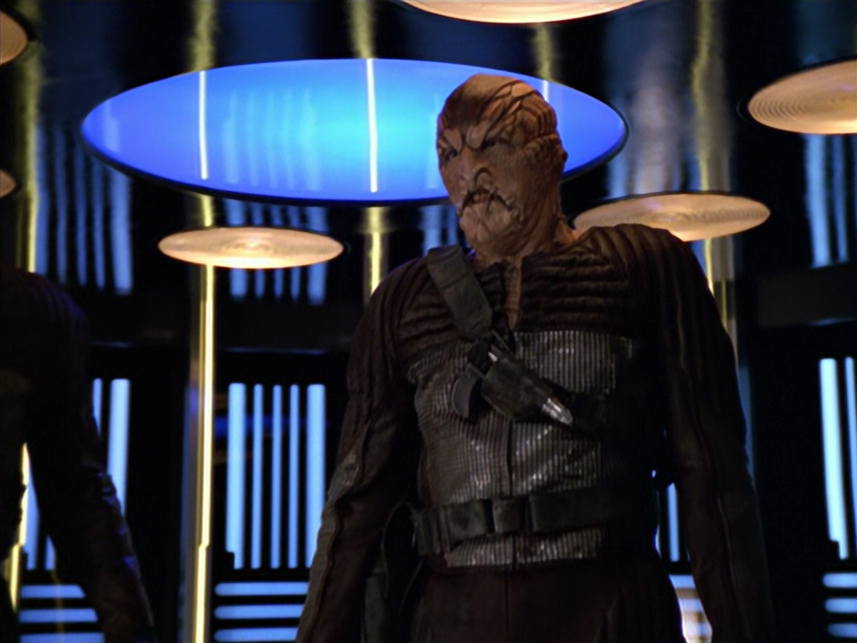extant_StarTrek_VOY_5x20-ThinkTank_02731.jpg