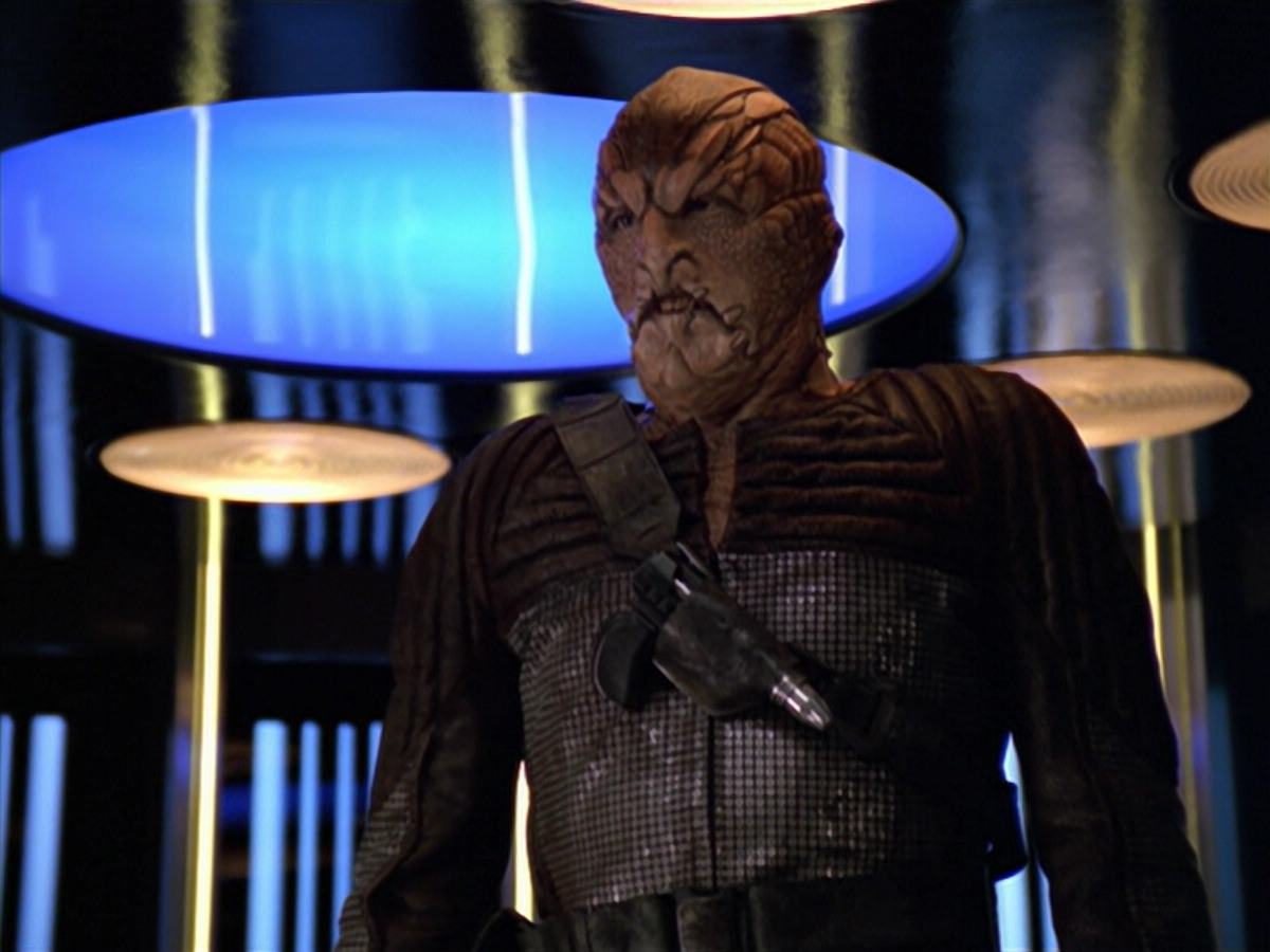 extant_StarTrek_VOY_5x20-ThinkTank_02733.jpg