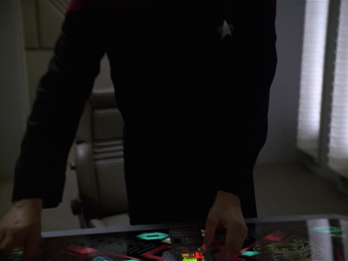 extant_StarTrek_VOY_5x20-ThinkTank_02738.jpg