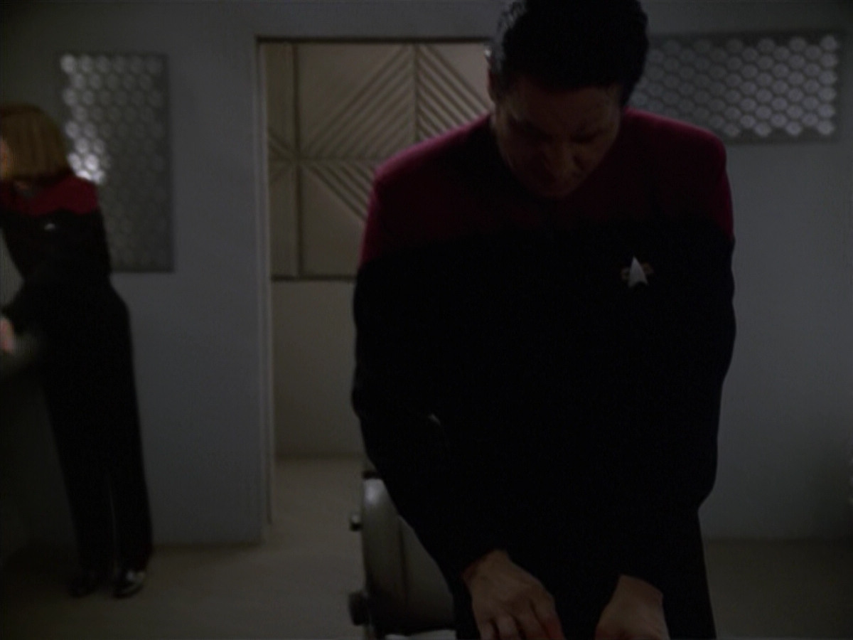 extant_StarTrek_VOY_5x20-ThinkTank_02739.jpg