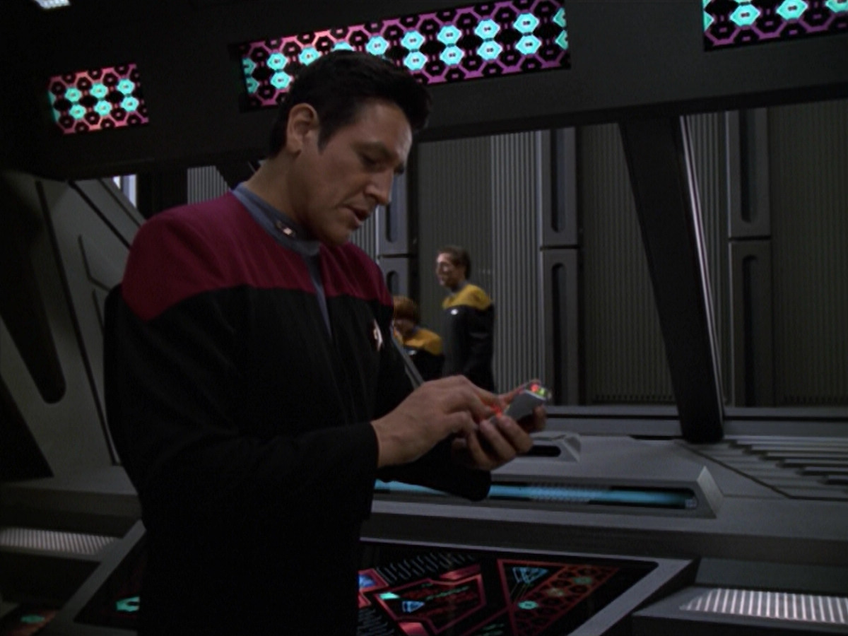 extant_StarTrek_VOY_5x20-ThinkTank_02750.jpg