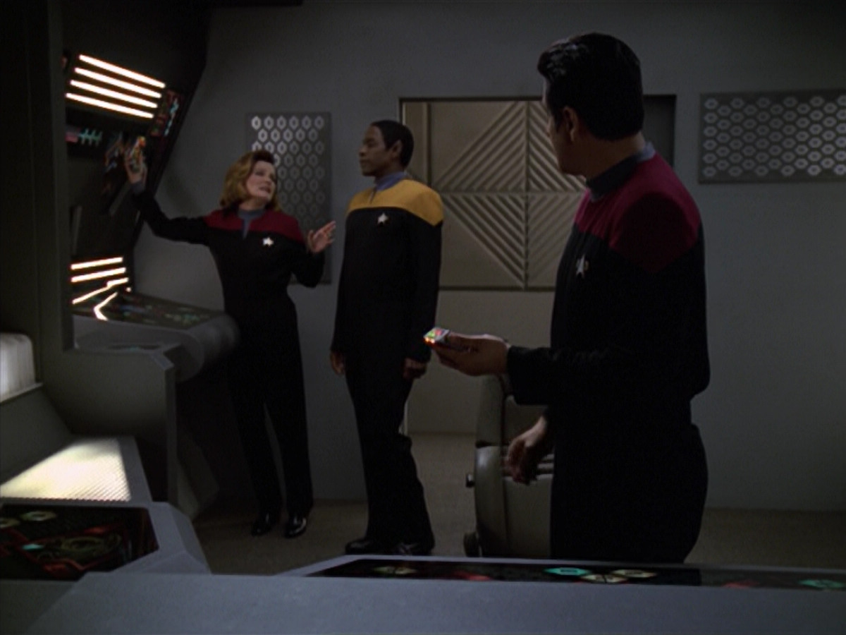 extant_StarTrek_VOY_5x20-ThinkTank_02756.jpg