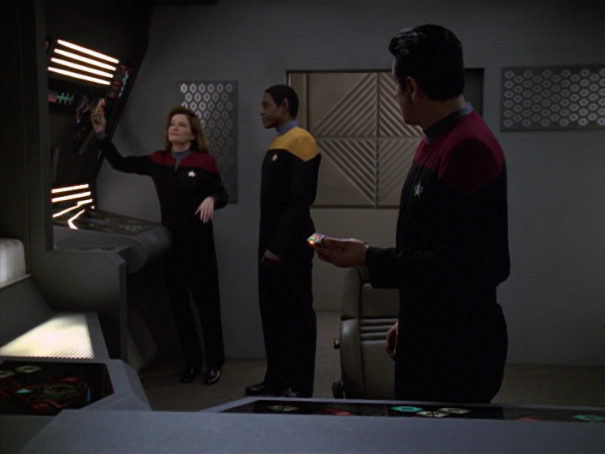extant_StarTrek_VOY_5x20-ThinkTank_02758.jpg