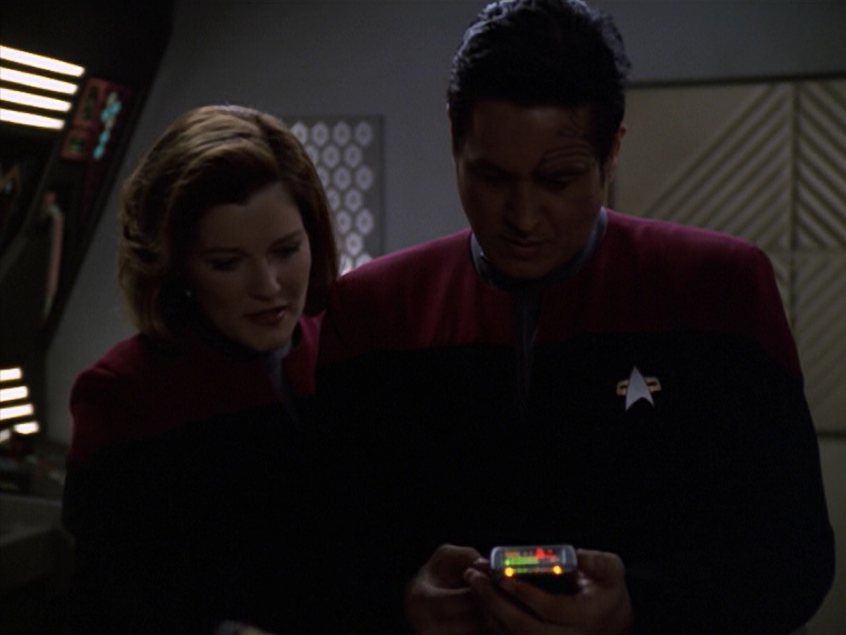 extant_StarTrek_VOY_5x20-ThinkTank_02782.jpg