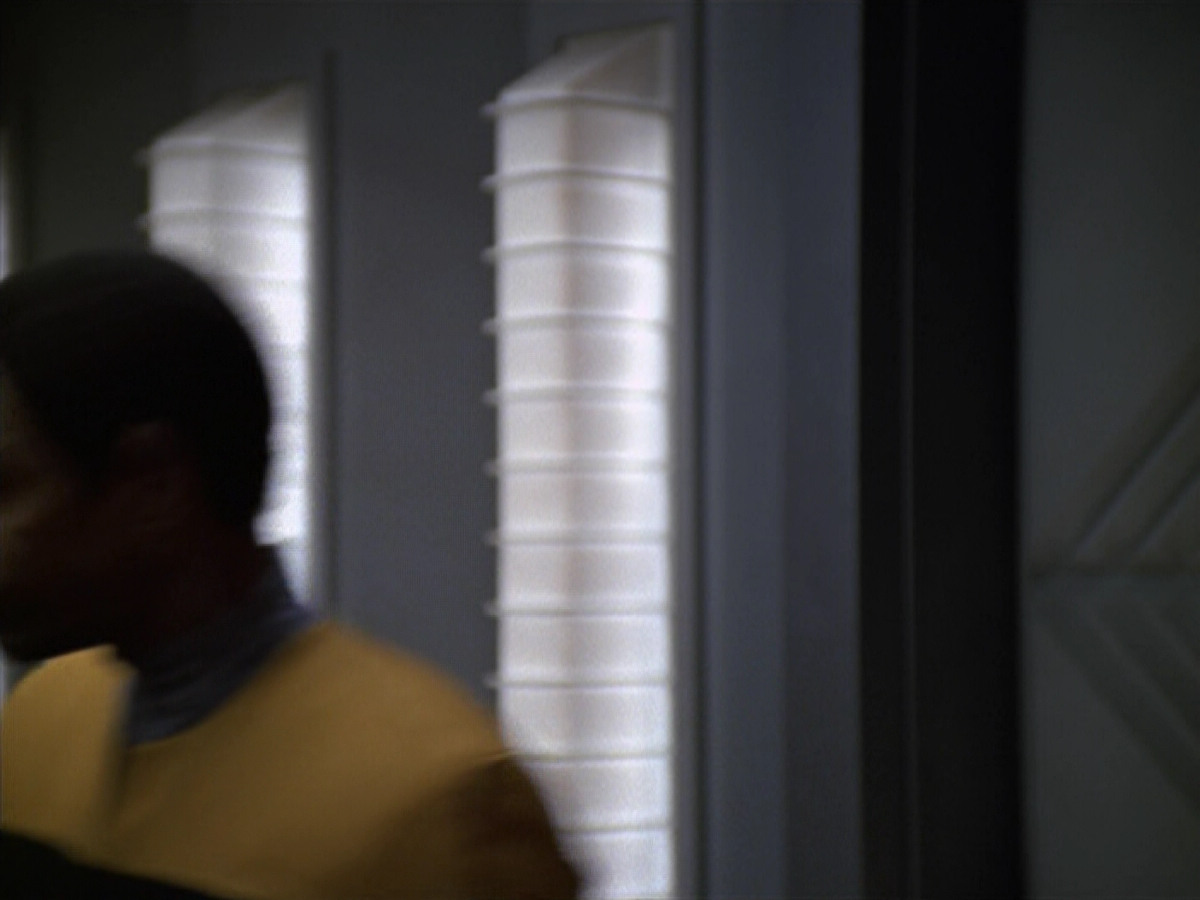 extant_StarTrek_VOY_5x20-ThinkTank_02803.jpg