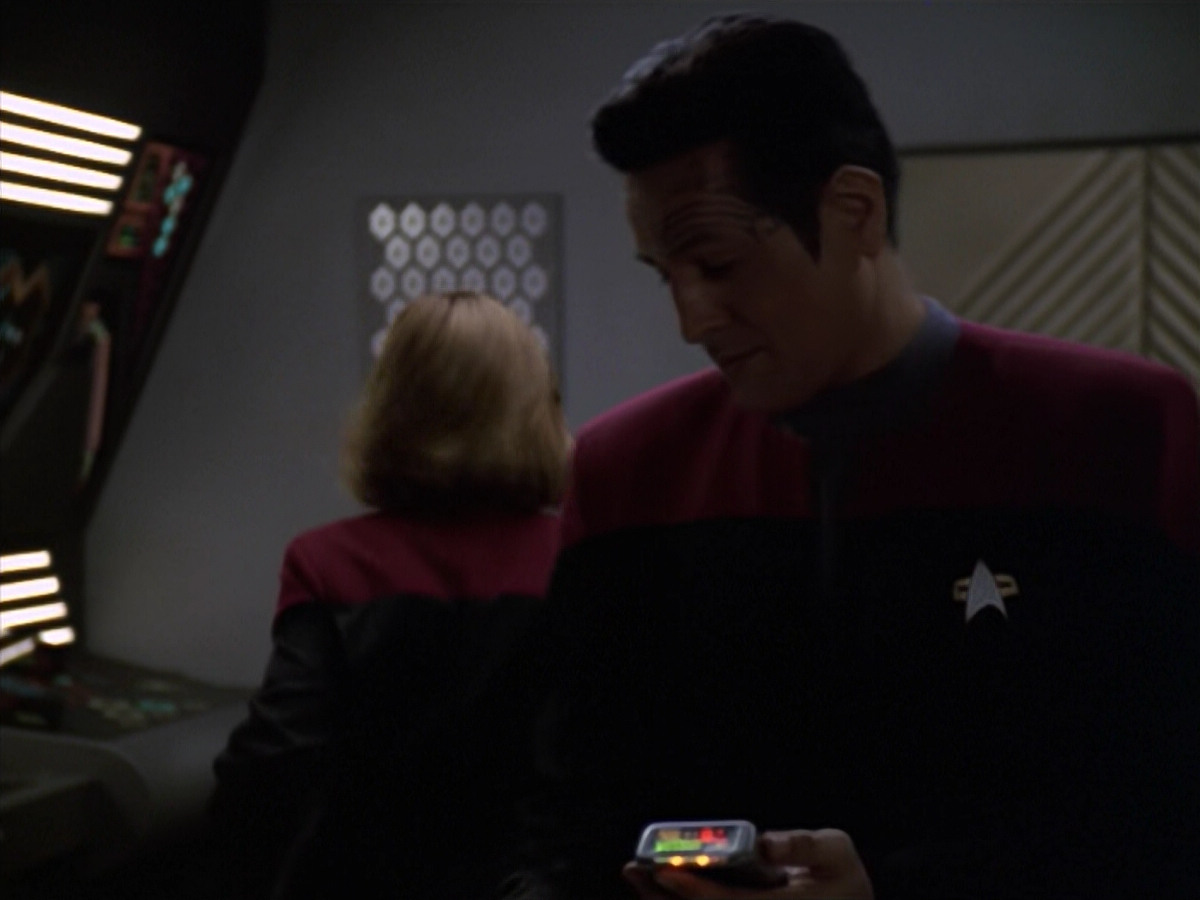 extant_StarTrek_VOY_5x20-ThinkTank_02806.jpg