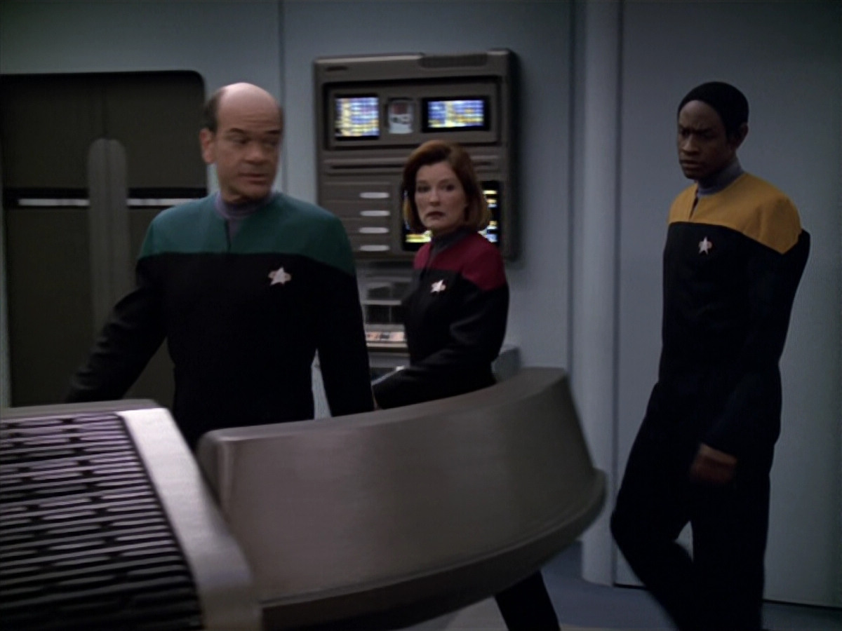 extant_StarTrek_VOY_5x20-ThinkTank_02814.jpg