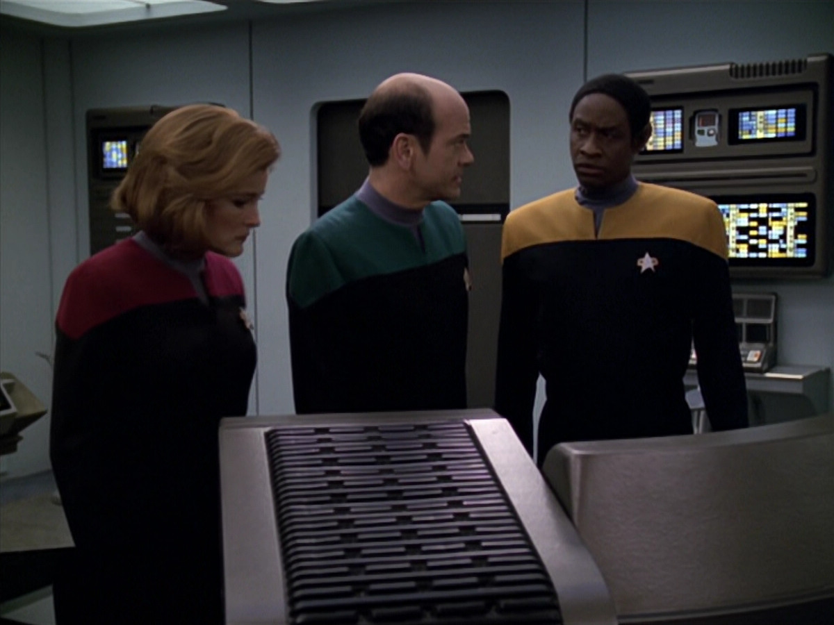 extant_StarTrek_VOY_5x20-ThinkTank_02818.jpg