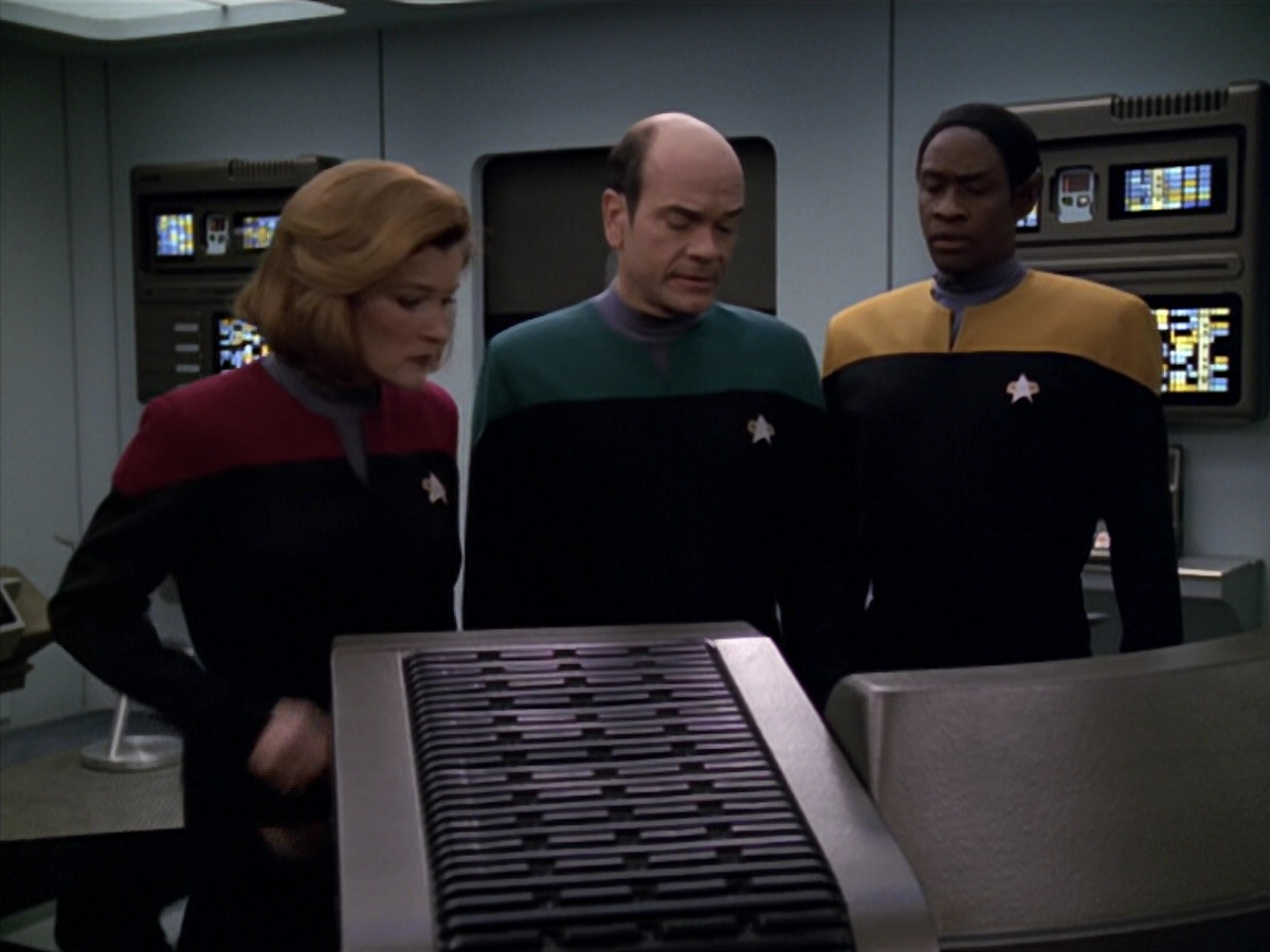 extant_StarTrek_VOY_5x20-ThinkTank_02819.jpg