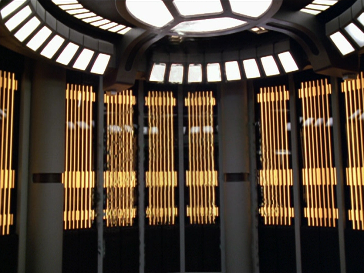 extant_StarTrek_VOY_5x20-ThinkTank_02822.jpg