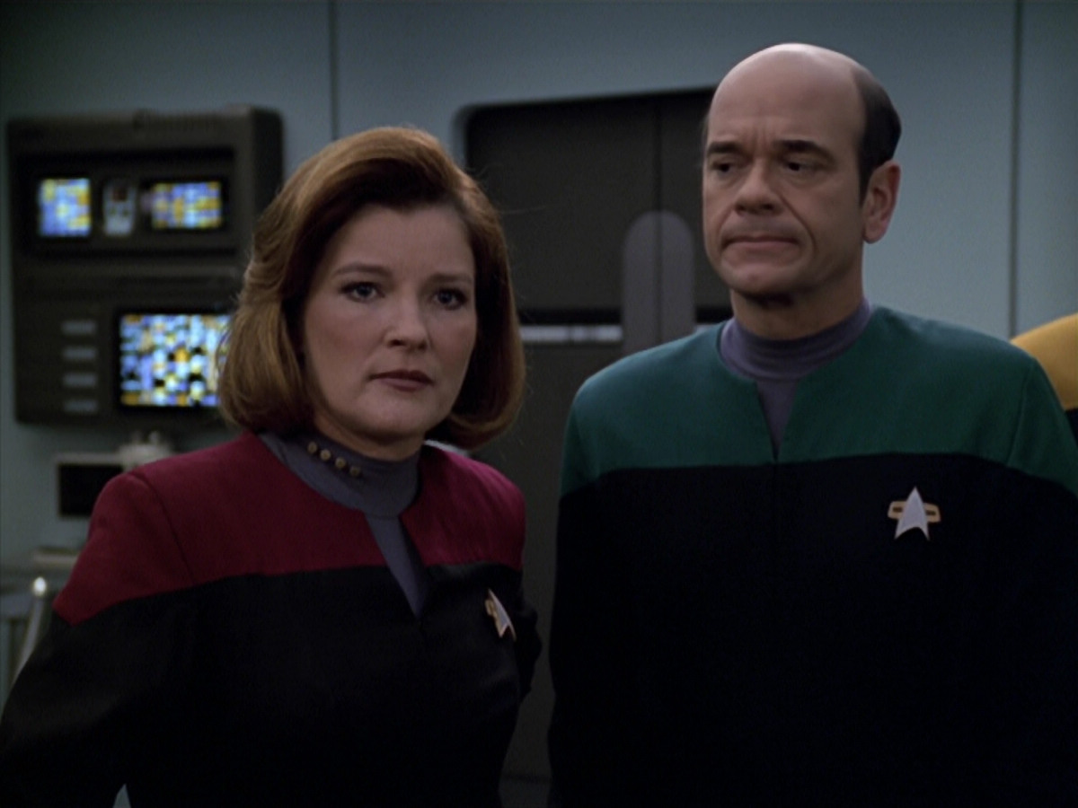 extant_StarTrek_VOY_5x20-ThinkTank_02829.jpg