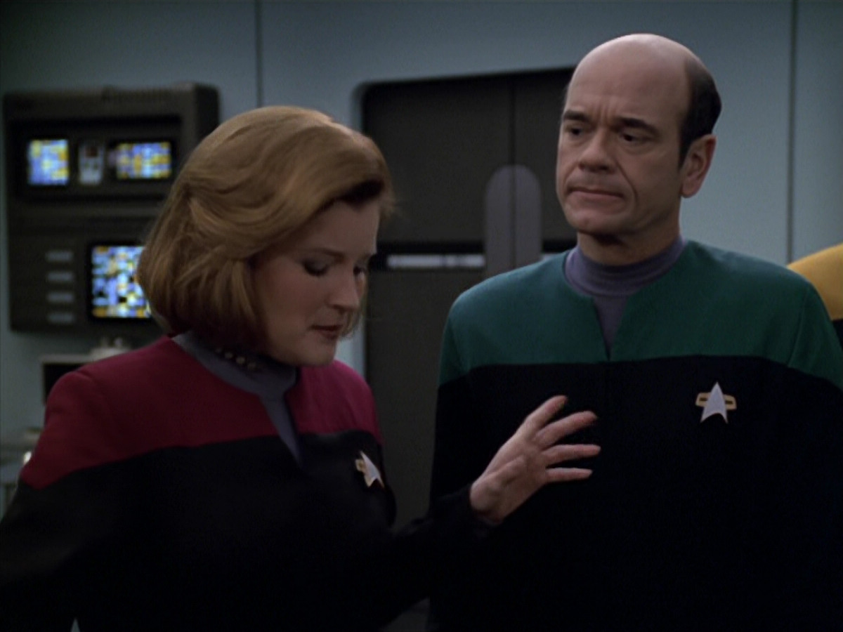 extant_StarTrek_VOY_5x20-ThinkTank_02832.jpg