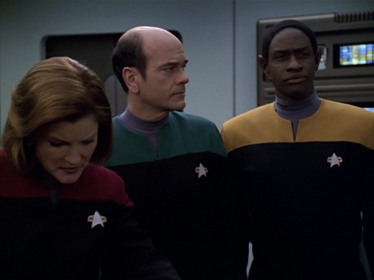 extant_StarTrek_VOY_5x20-ThinkTank_02838.jpg