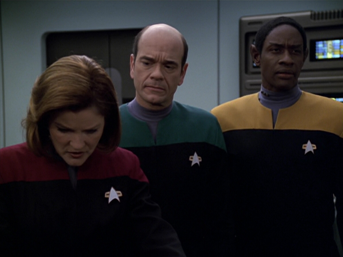 extant_StarTrek_VOY_5x20-ThinkTank_02840.jpg