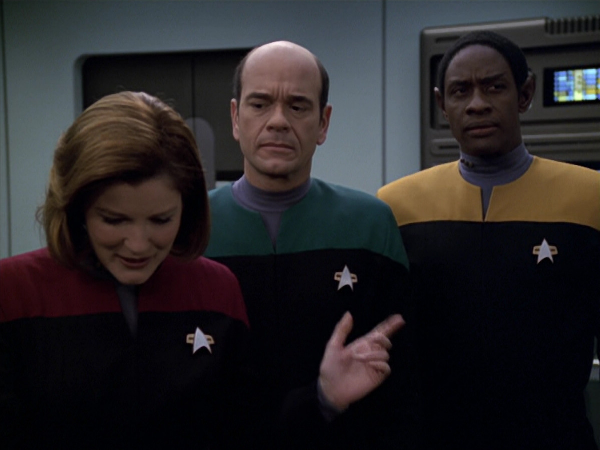 extant_StarTrek_VOY_5x20-ThinkTank_02843.jpg