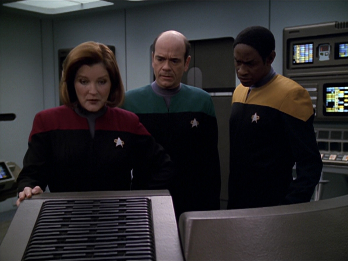extant_StarTrek_VOY_5x20-ThinkTank_02848.jpg