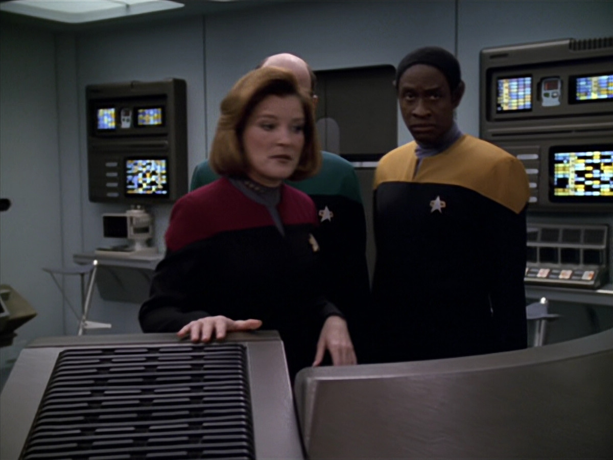 extant_StarTrek_VOY_5x20-ThinkTank_02850.jpg