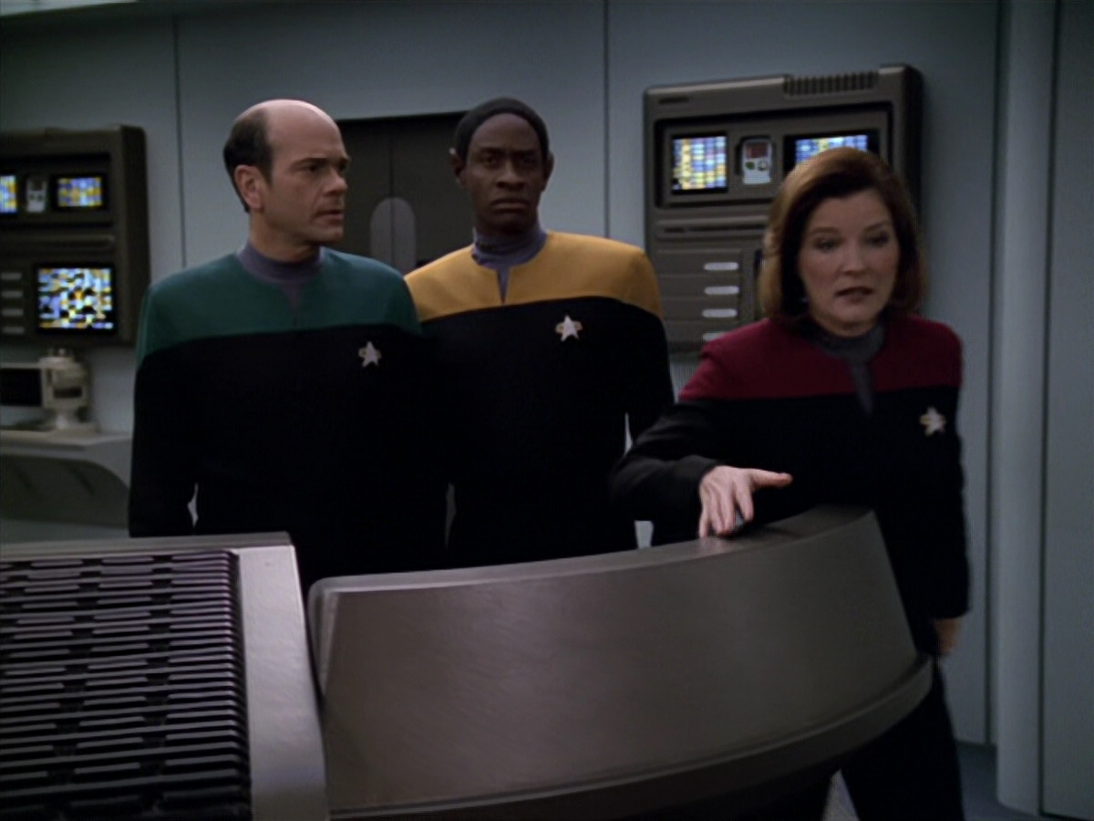 extant_StarTrek_VOY_5x20-ThinkTank_02852.jpg