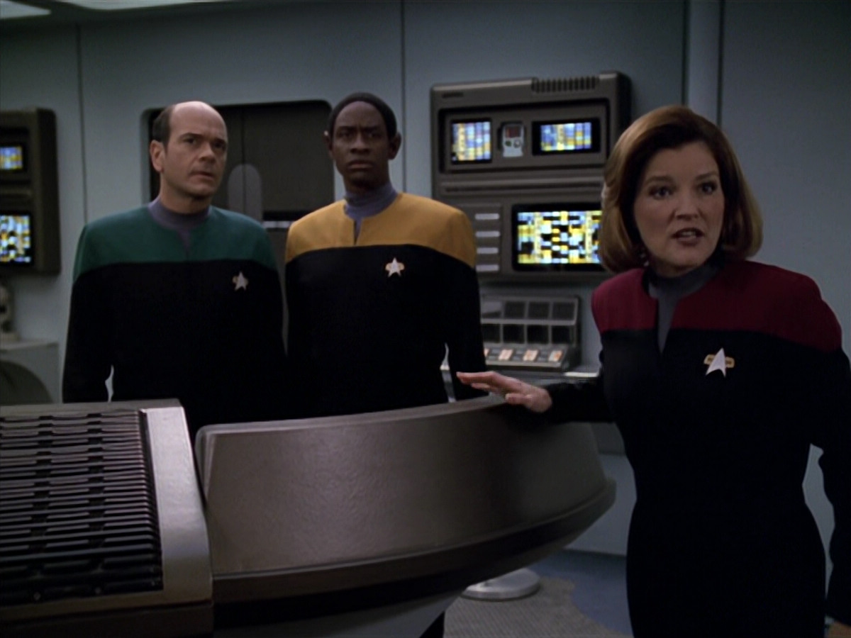 extant_StarTrek_VOY_5x20-ThinkTank_02854.jpg