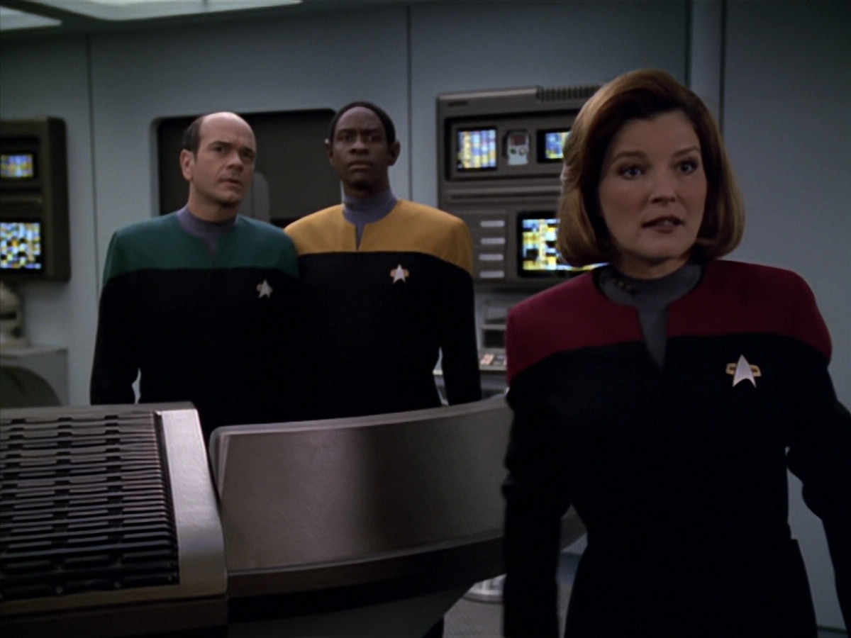 extant_StarTrek_VOY_5x20-ThinkTank_02855.jpg