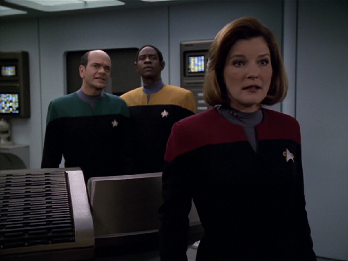 extant_StarTrek_VOY_5x20-ThinkTank_02856.jpg