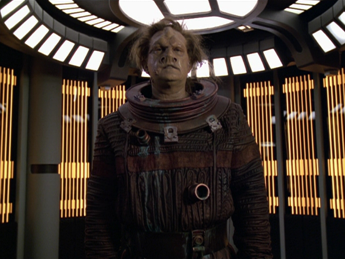 extant_StarTrek_VOY_5x20-ThinkTank_02859.jpg