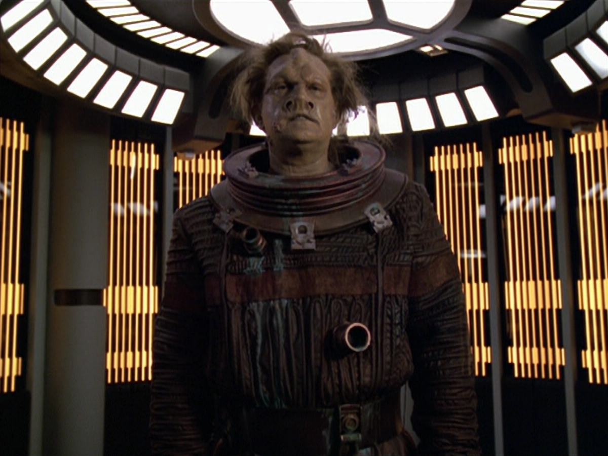 extant_StarTrek_VOY_5x20-ThinkTank_02873.jpg