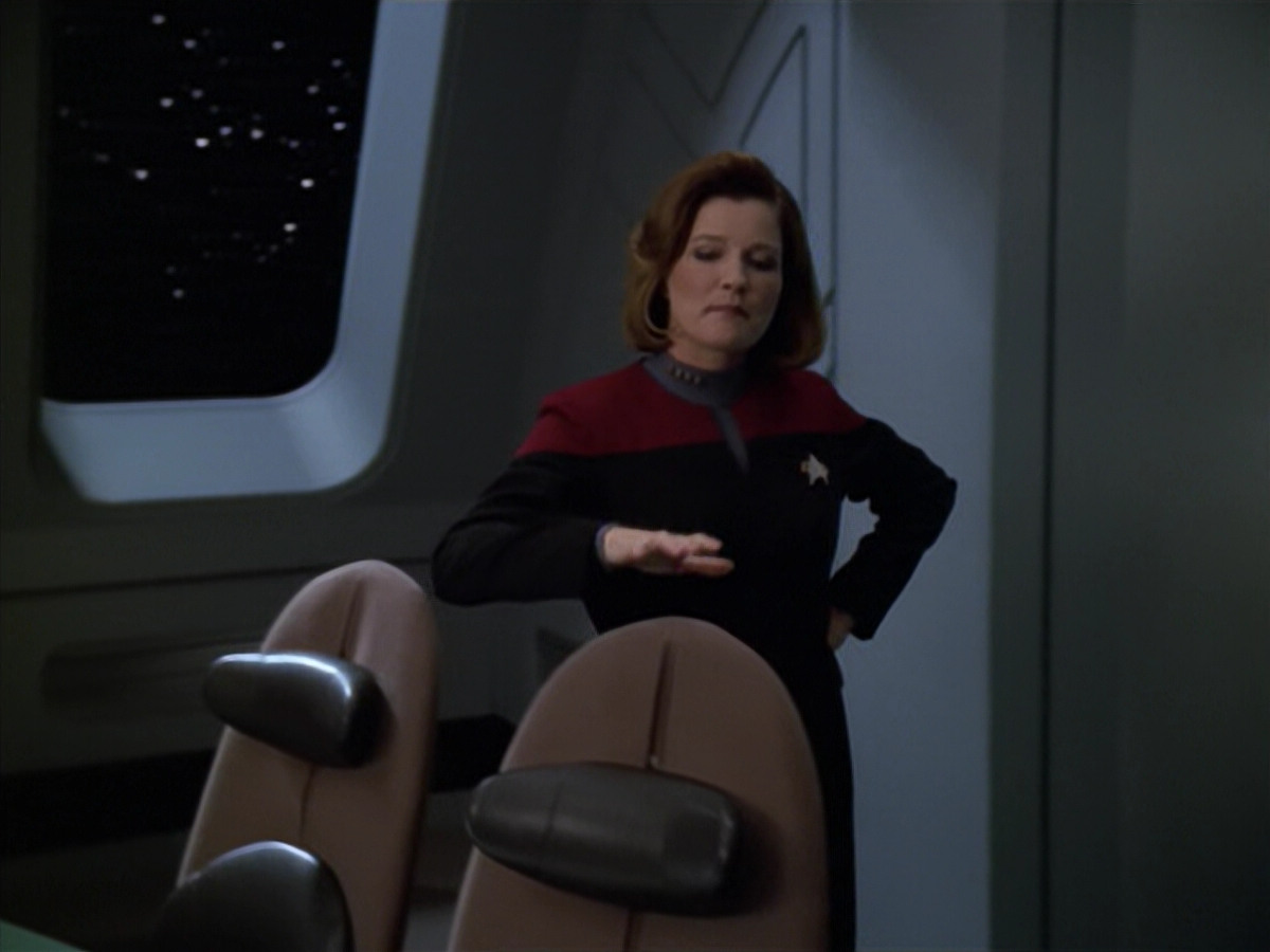 extant_StarTrek_VOY_5x20-ThinkTank_02891.jpg