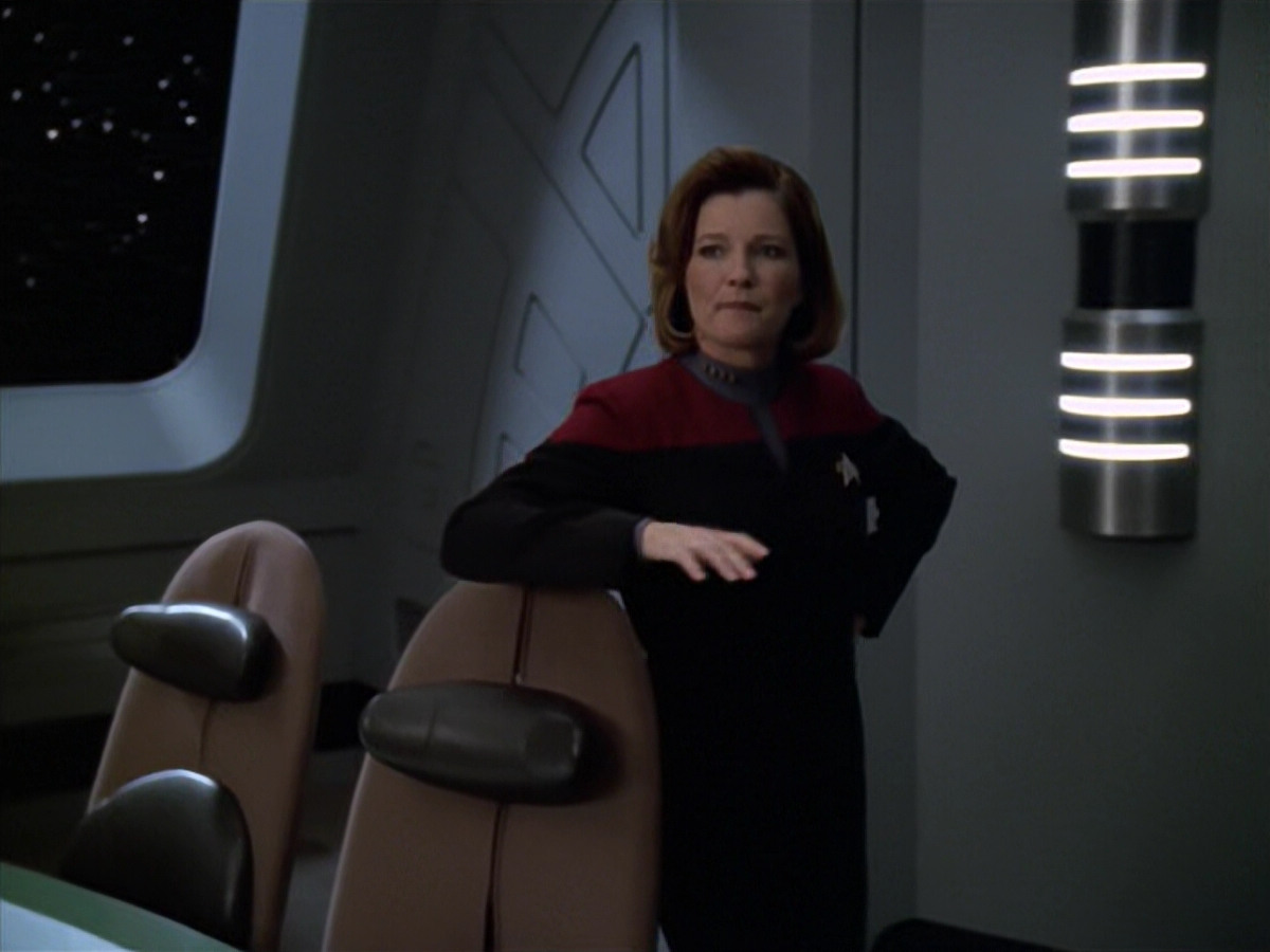 extant_StarTrek_VOY_5x20-ThinkTank_02892.jpg