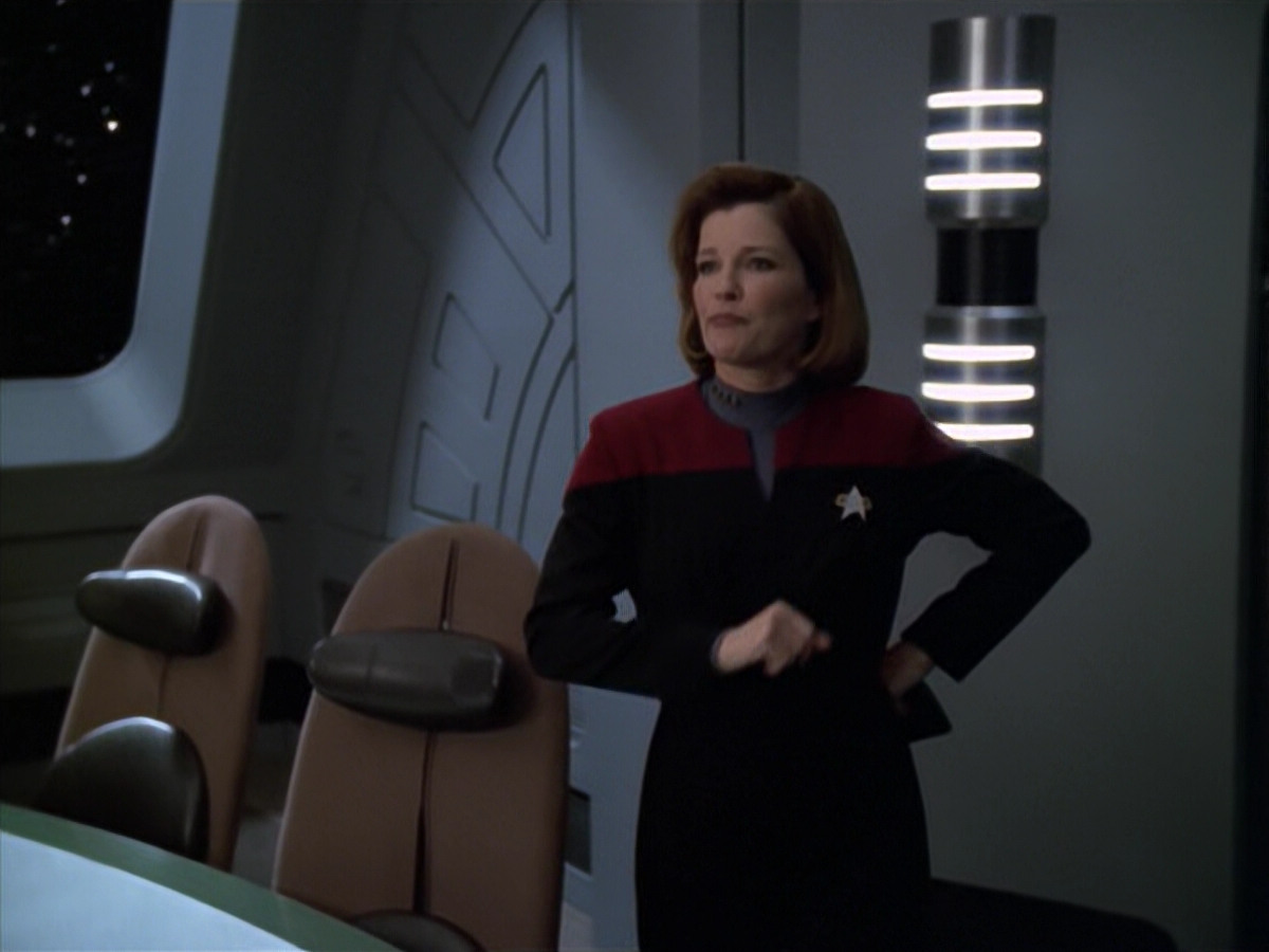 extant_StarTrek_VOY_5x20-ThinkTank_02893.jpg
